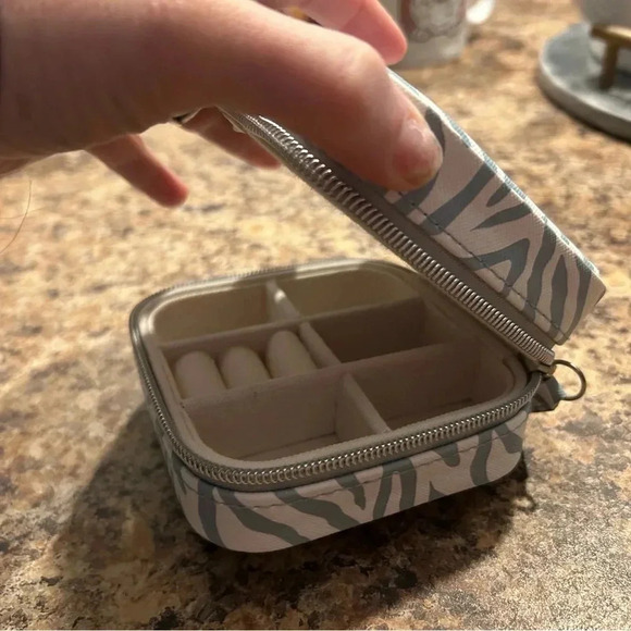 Milly Travel Jewelry Box - Picture 3 of 4